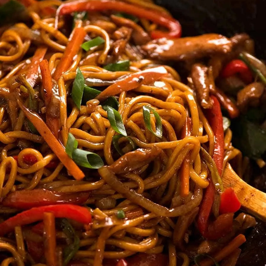 low mein noodles close up